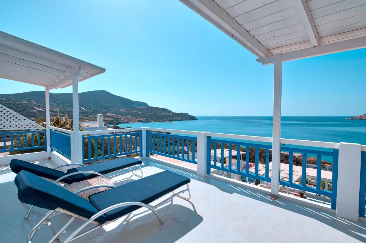 Blue Dolphin Antiparos Villas And Suites Agios Georgios  Экстерьер фото