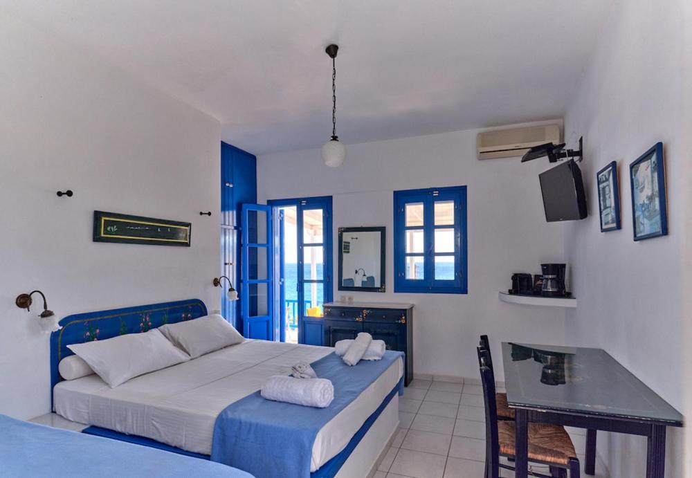 Blue Dolphin Antiparos Villas And Suites Agios Georgios  Экстерьер фото