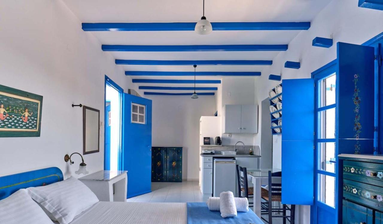 Blue Dolphin Antiparos Villas And Suites Agios Georgios  Экстерьер фото