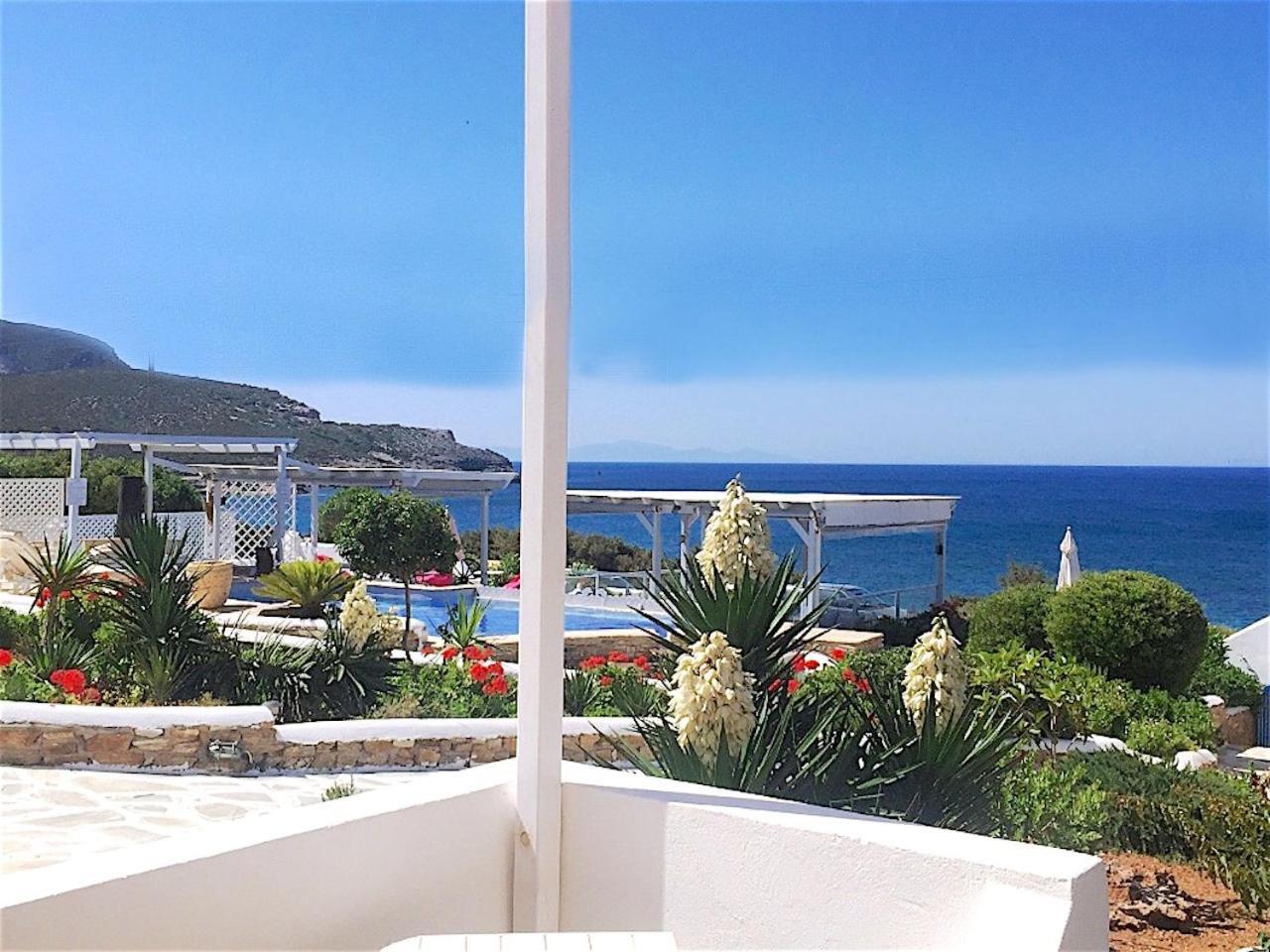 Blue Dolphin Antiparos Villas And Suites Agios Georgios  Экстерьер фото