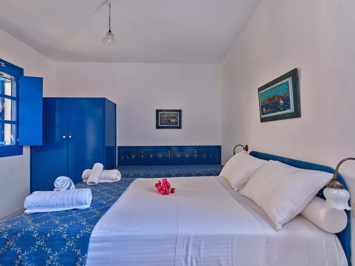 Blue Dolphin Antiparos Villas And Suites Agios Georgios  Экстерьер фото