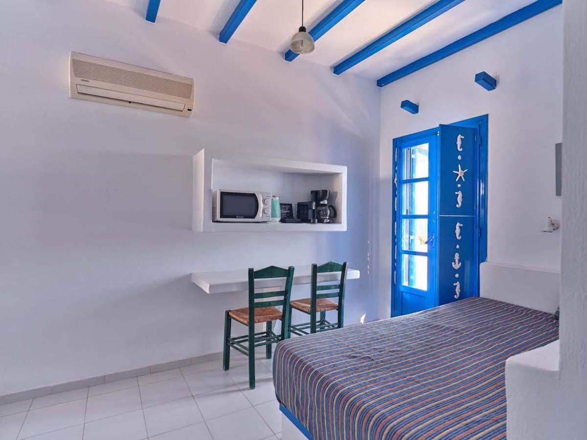 Blue Dolphin Antiparos Villas And Suites Agios Georgios  Экстерьер фото