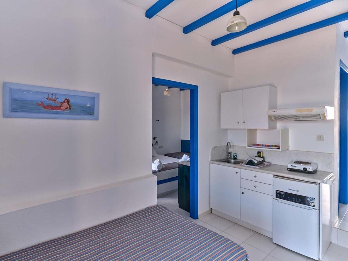Blue Dolphin Antiparos Villas And Suites Agios Georgios  Экстерьер фото