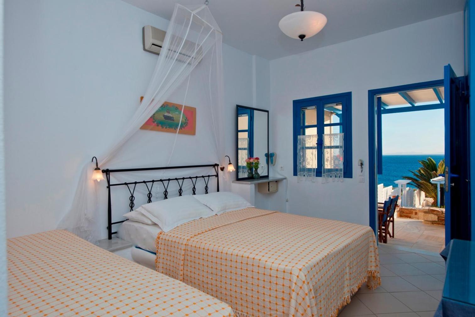 Blue Dolphin Antiparos Villas And Suites Agios Georgios  Экстерьер фото