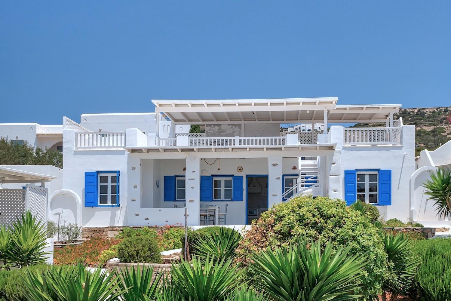 Blue Dolphin Antiparos Villas And Suites Agios Georgios  Экстерьер фото