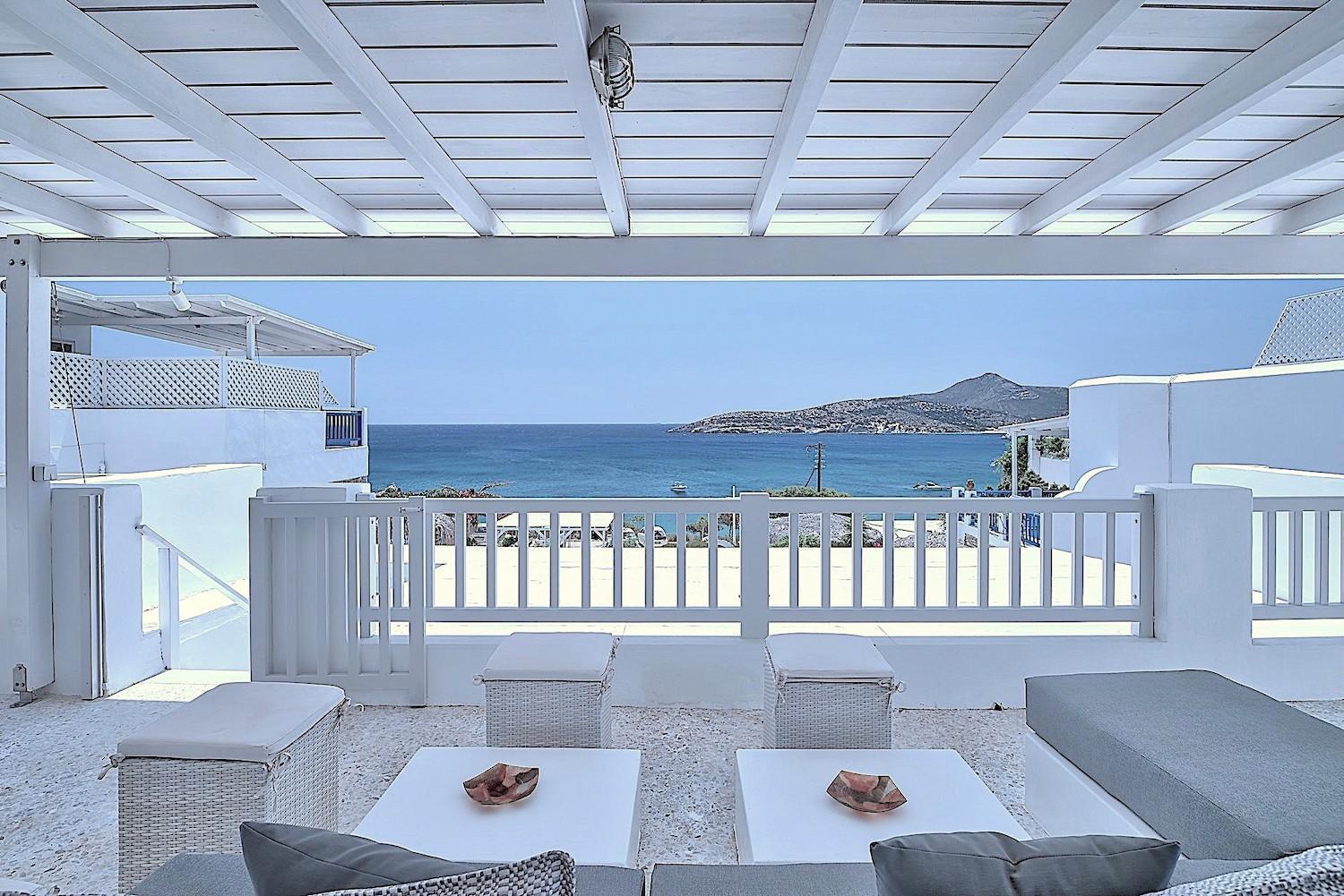 Blue Dolphin Antiparos Villas And Suites Agios Georgios  Экстерьер фото